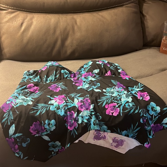 Floral swim suit top - Picture 3 of 3